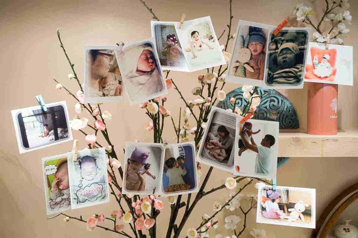 Como decorar una pared con fotos familiares