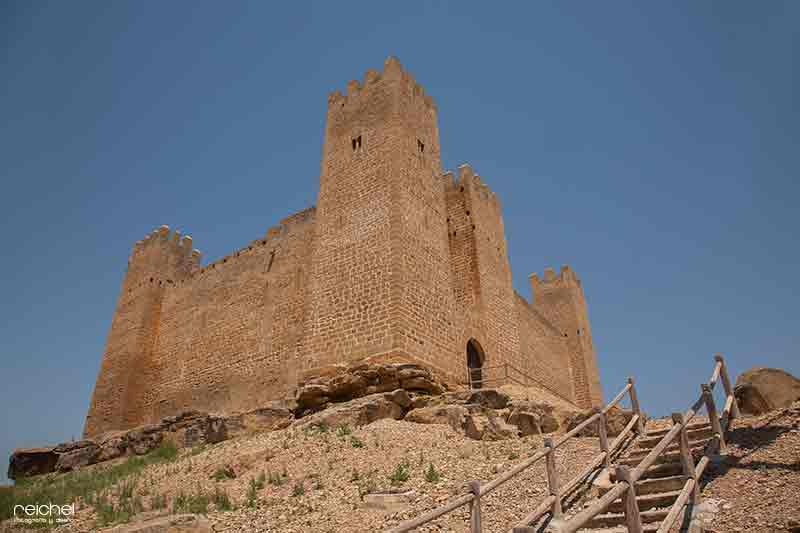 vista general del castillo de sadaba zaragoza